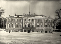 Tallinn. The facade of Kadriorg Palace in winter - Kadrioru lossi pea fassaad talvel, 1924
