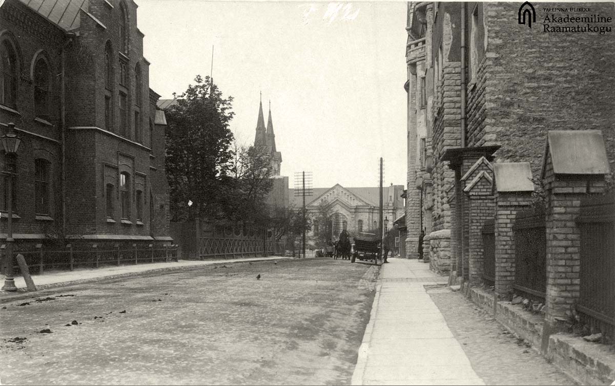 Tallinn (Reval). Tynismyagi Street (St Anthony's Hill)  - Tõnismäe tänav, circa 1920